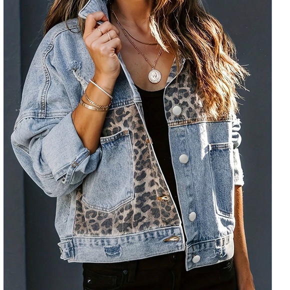 Light Wash Blue Leopard Print Button Down Pockets Denim jean jacket - Picture 1 of 5